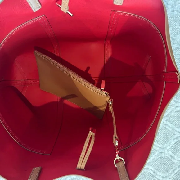 Tory Burch Block T Tote in Tan Leather  w/ removable pouch. - Picture 3 of 5